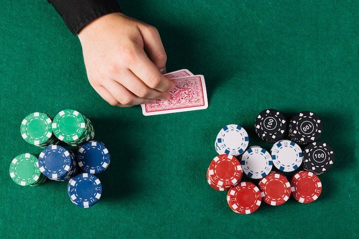 Bagan tingkat loyalitas garasipoker menampilkan manfaat progresif dari Member hingga Diamond